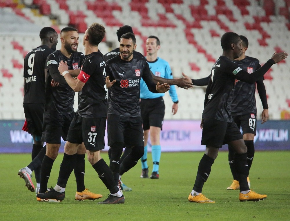 Sivasspor, sahasında 158 gün sonra kazandı