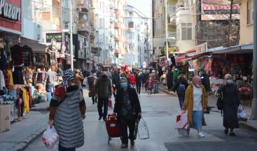 Sokağa çıkma kısıtlamasının ardından caddeler dolup taştı