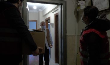 Sultanbeyli’de ihtiyaç sahibi yaşlılara yardım kolileri dağıtıldı