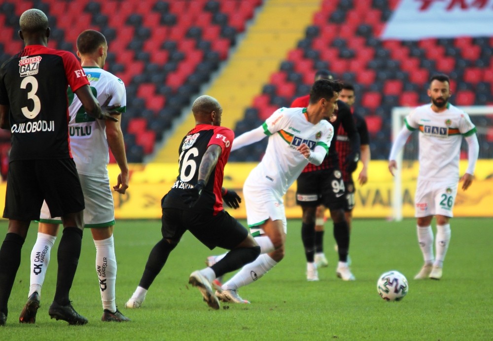 Süper Lig: Gaziantep FK: 2 – Aytemiz Alanyaspor: 1  (İlk Yarı)