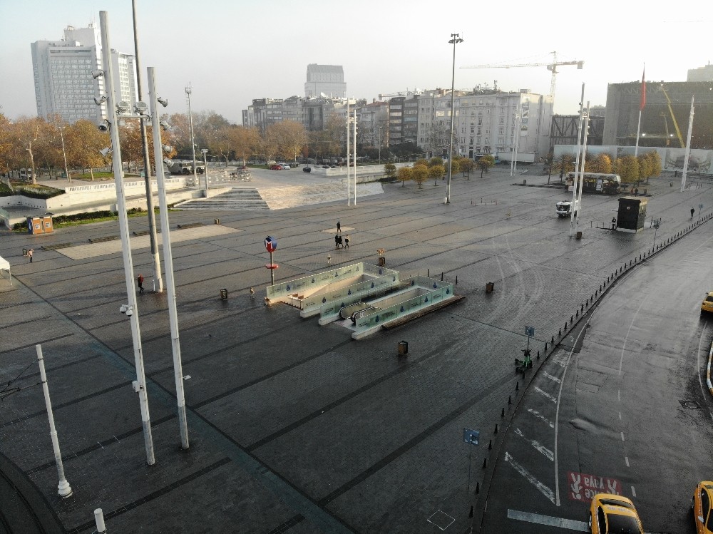 Taksim Meydanı boş kaldı