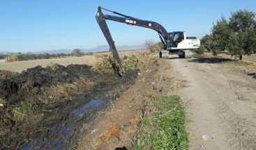 Taşkına neden olan dere temizlendi