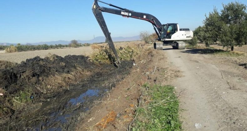 Taşkına neden olan dere temizlendi
