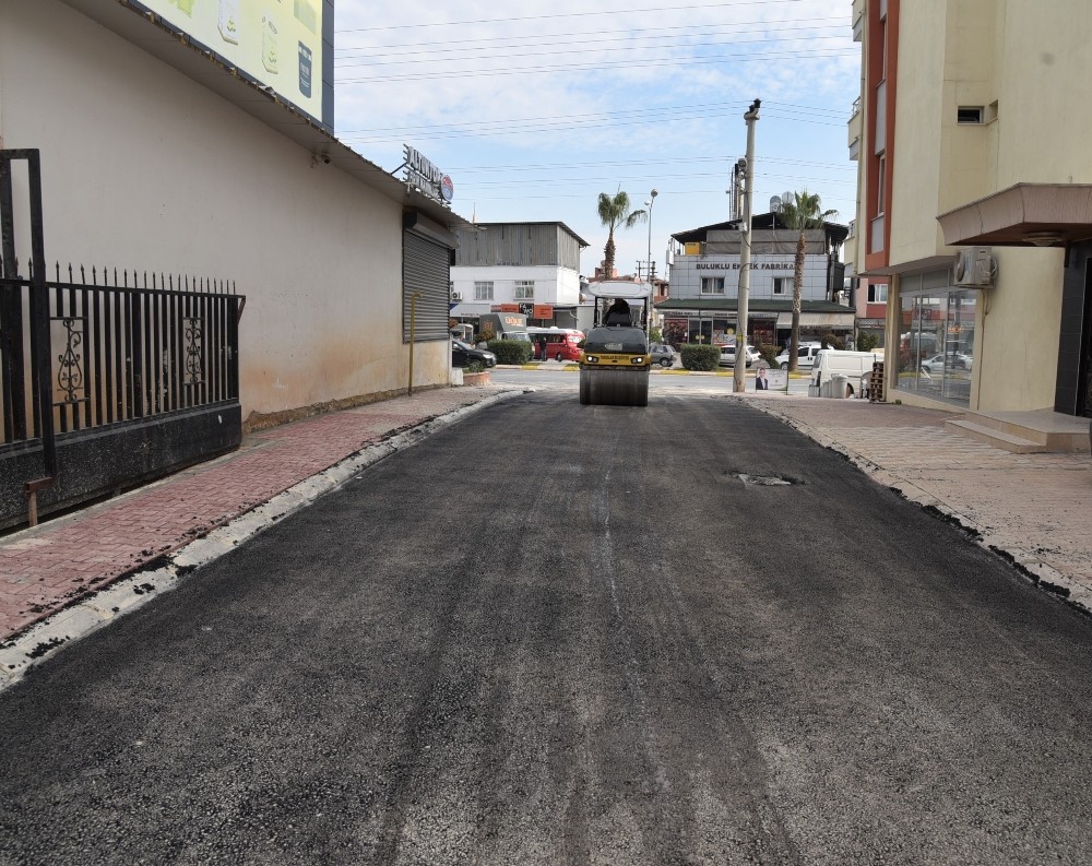 Toroslar’da asfalt çalışmaları aralıksız sürüyor