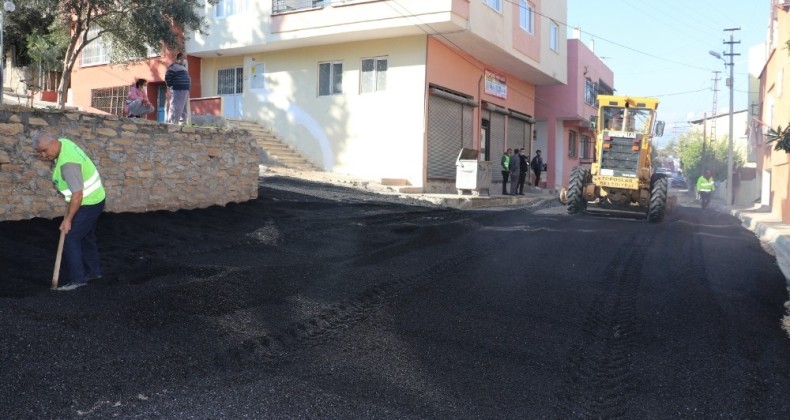 Toroslar’da Asfalt Çalışmaları Sürüyor