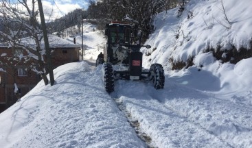 Trabzon’da 102 mahalle yolu kar nedeniyle ulaşıma kapandı