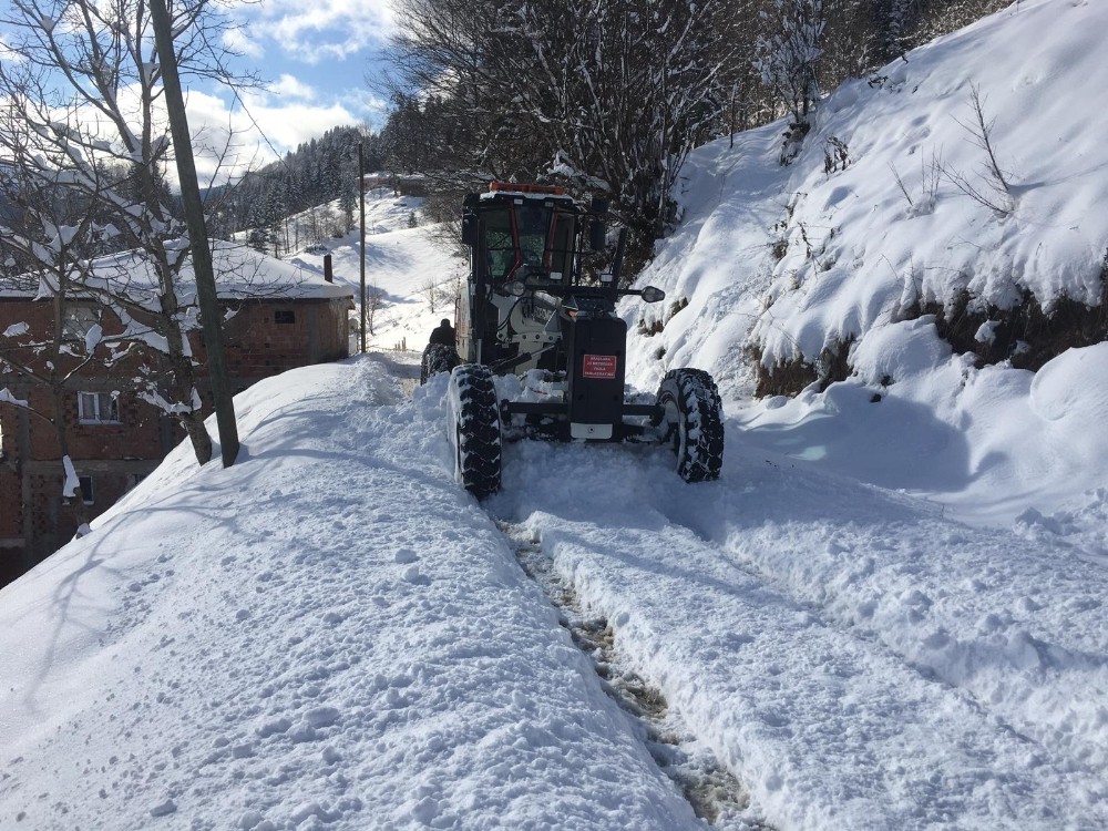 Trabzon’da 102 mahalle yolu kar nedeniyle ulaşıma kapandı