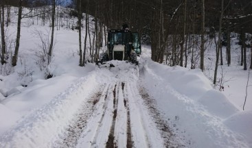 Trabzon’da karla kaplı mahalle yollarının tamamı ulaşıma açıldı