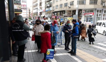 Trabzon’un en işlek caddelerinde HES Kodu uygulaması sürüyor