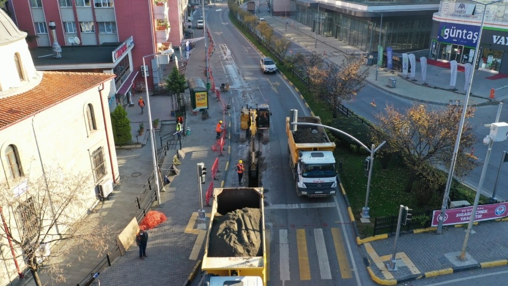 Trabzon’un içme suyu altyapı yenileme projesinin meydan kısmı için ilk kazma vuruldu
