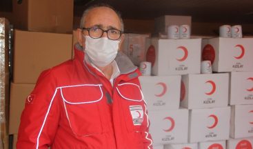 Türk Kızılayı pandemi döneminde binlerce kişiye destek oluyor