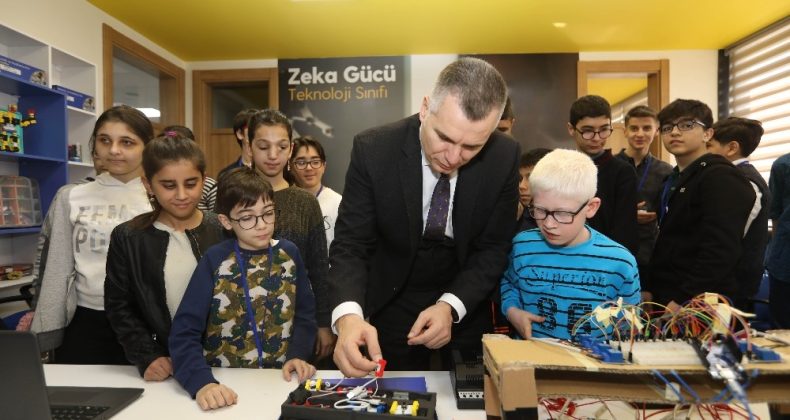 Turkcell, teknoloji ile sosyal bariyerleri aşmaya devam ediyor