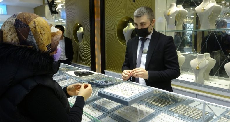 Türkiye’nin en büyük kuyumcusu açıldı