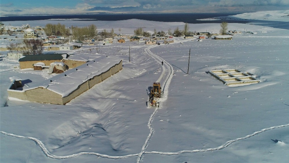 Tuşba Belediyesi’nin karla mücadele çalışmaları