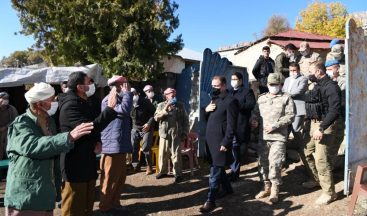 Vali Akbıyık, sınırda taziye ziyaretinde bulundu