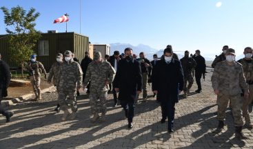 Vali Akbıyık sınırda ziyaretlerde bulundu