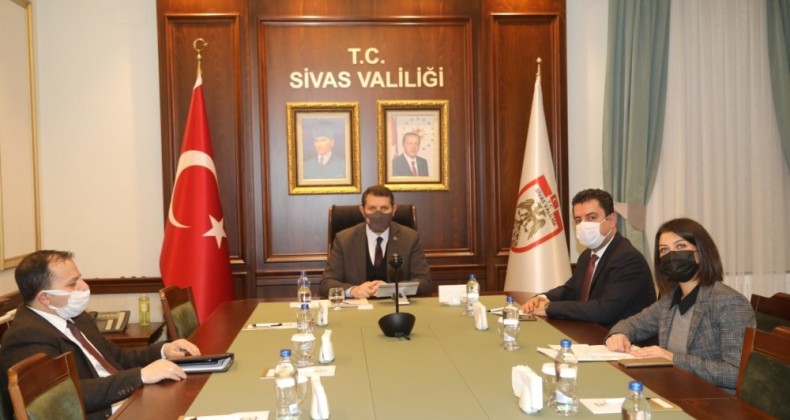 Vali Ayhan, müdürlerin taleplerini dinledi