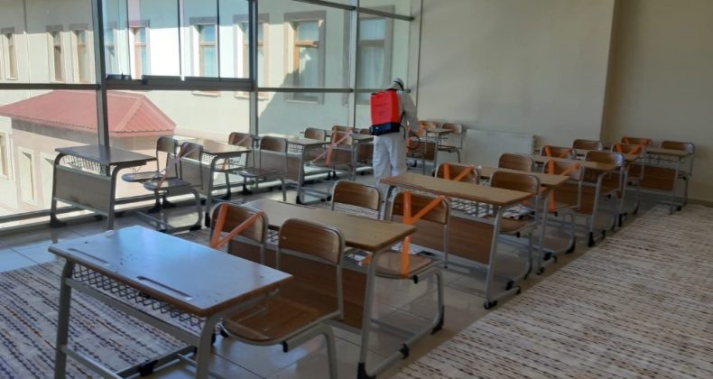 Van Büyükşehir Belediyesi dezenfekte çalışmalarını sürdürüyor