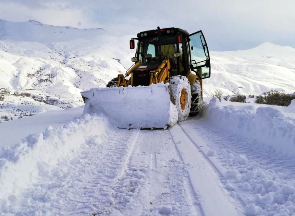 Van Büyükşehir Belediyesi karla mücadelesini sürdürüyor