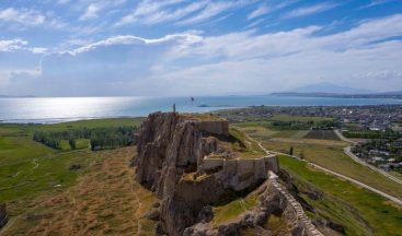 Van Kalesi ve çevresi “doğal sit-nitelikli doğal koruma alanı” ilan edildi