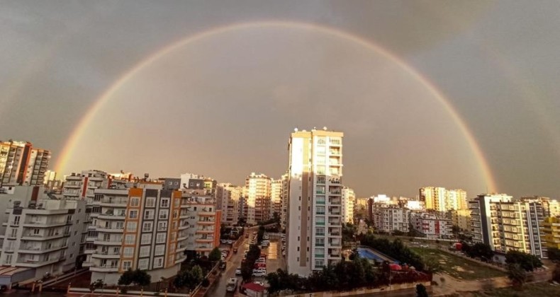 Yağmurdan sonra oluşan gökkuşağı hayran bıraktı