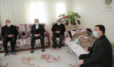 Yaşlı kadın biriktirdiği yarım milyonu cami için bağışladı