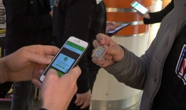 Yaşlılara kolaylık için HES karekodlu anahtarlık yapıyor