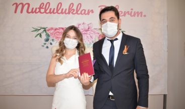 Yılın son nikahı kıyılan çiftin yeni yıl dileği ’Sağlık’ oldu