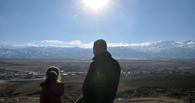 Yüksekova’da yalancı bahar