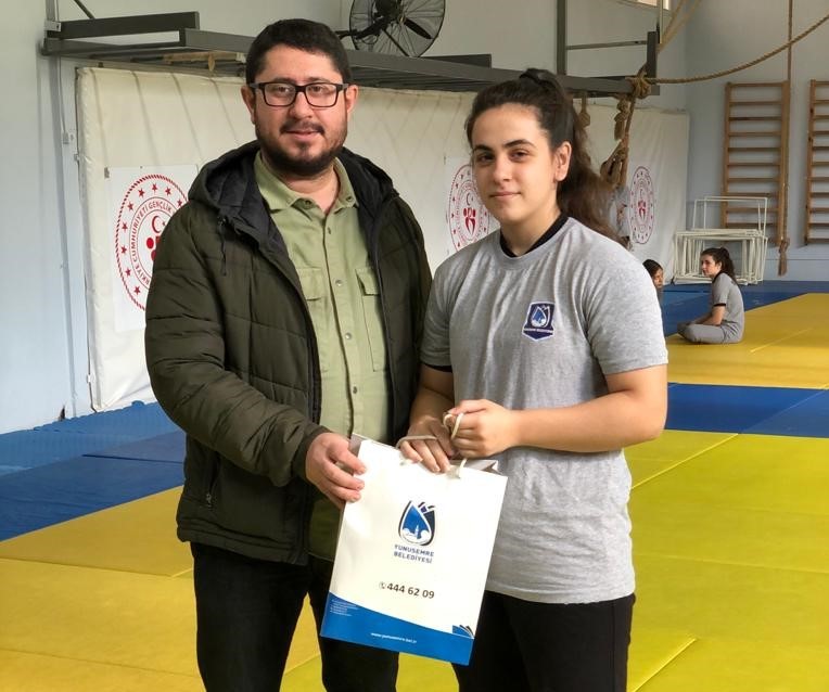 Yunusemre Belediyesinden başarılı judoculara ödül