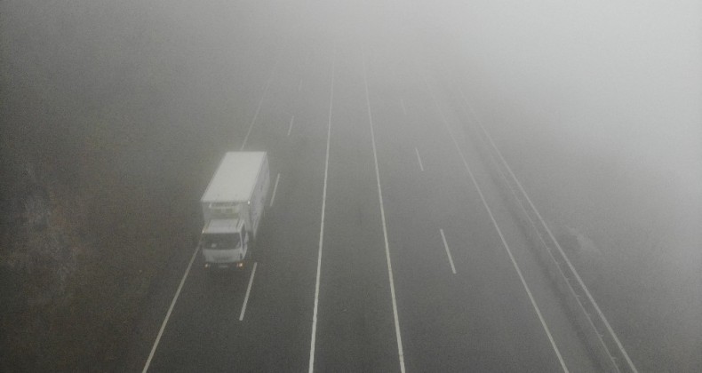 Zonguldak’ta sis etkili oldu, görüş mesafesi düştü