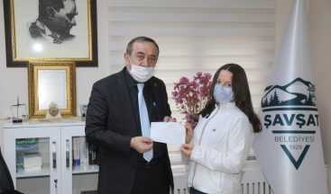 100 lira isabet eden Milli Piyango biletini sokak hayvanları için bağışladı