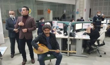 112 çalışanlarına bağlaması ve türküleriyle moral oldu