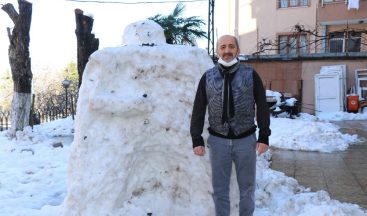 2 metre boyunda yaptığı kardan adamı saldırıya uğrayan adam konuştu