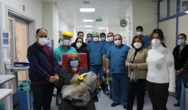 26 gün solunum cihazına bağlı kaldı alkışlarla taburcu oldu