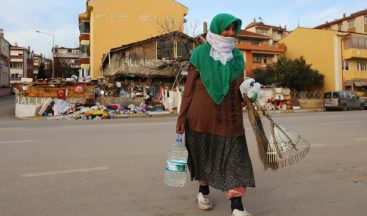 73 yaşında geri dönüşüm kralı oldu, evini fabrika yaptı