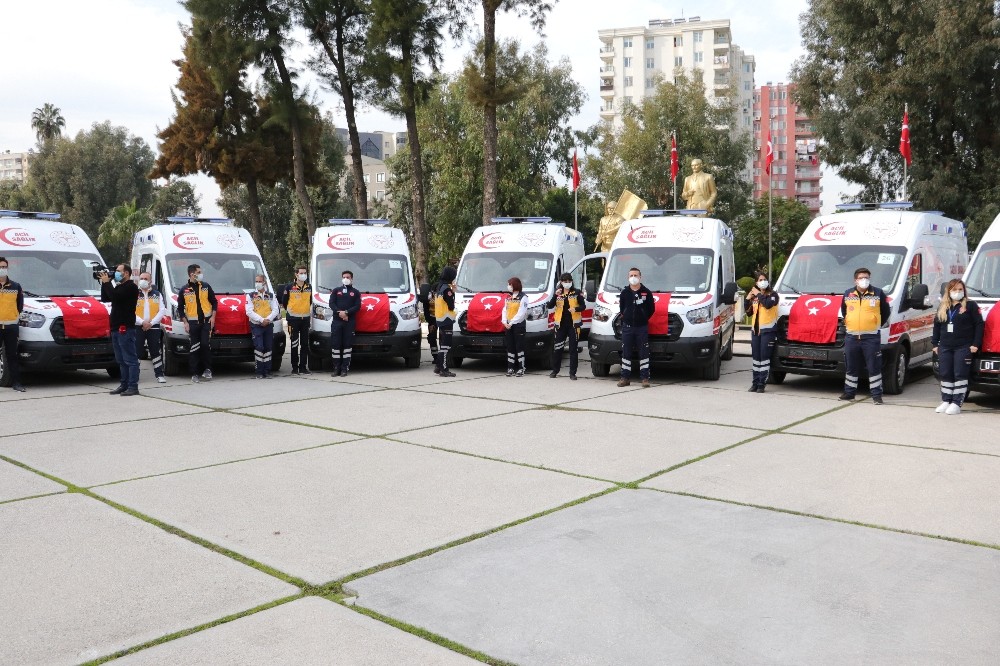 Adana’ya gönderilen 26 ambulans törenle hizmete alındı