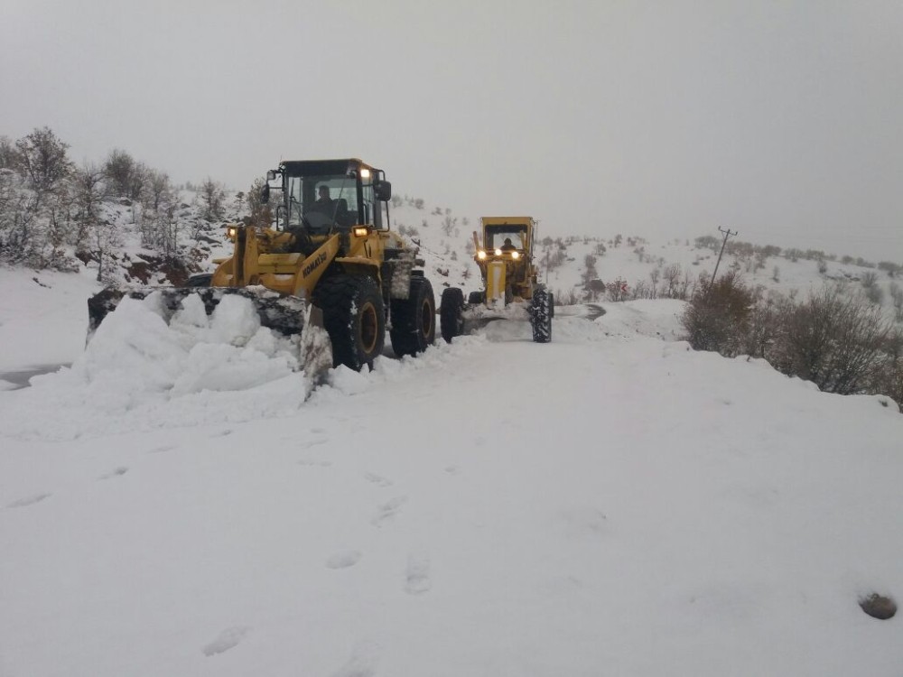 Adıyaman’da kapalı olan 20 köy yolunda karla mücadele sürüyor