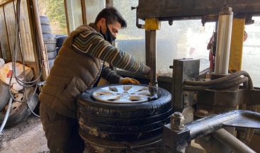 Afyonkarahisar’daki lastikçilerin kar mesaisi başladı