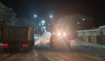 Ağrı’da kar temizleme çalışmaları gece boyu devam etti