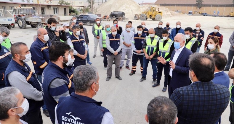 Akdeniz Belediyesi, personeline 500 TL pandemi desteği verdi