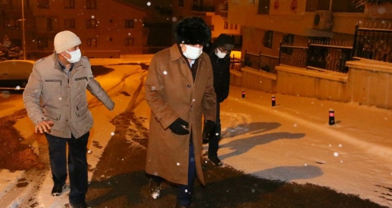 Altınok’tan sabahın ilk ışıklarına kadar kar mesaisi