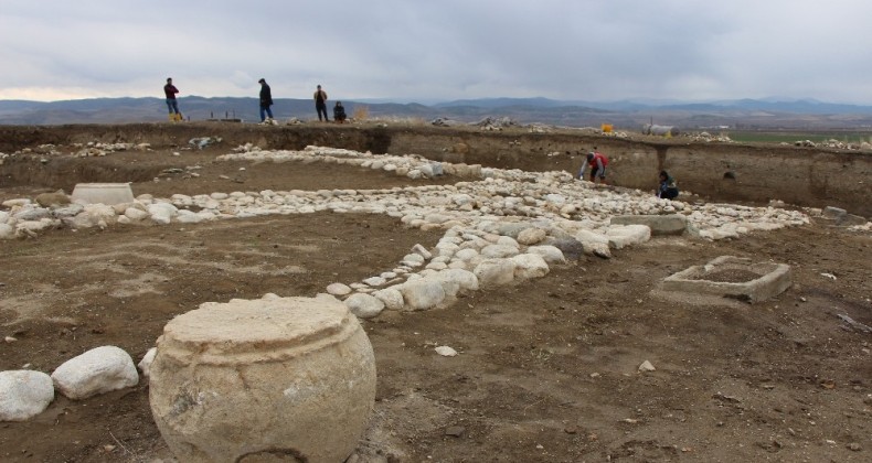 Amasya’da 2 bin 500 yıllık ateş tapınağı bulundu