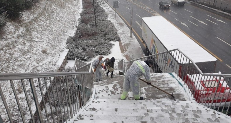 Ankara Büyükşehir Belediyesi 7/24 kar mesaisini sürdürüyor