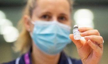 AstraZeneca/Oxford Üniversitesi, aşının AB’de kullanımı için EMA’ya başvurdu