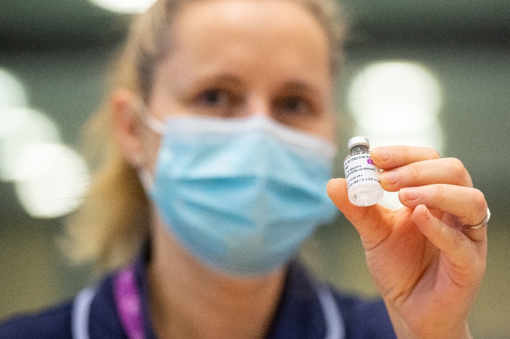 AstraZeneca/Oxford Üniversitesi, aşının AB’de kullanımı için EMA’ya başvurdu