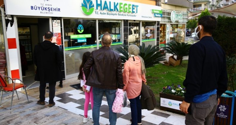 Aydınlılar Halk Ege Et’e ilgi gösteriyor