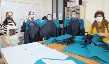Balıkesir’de sağlık çalışanlarına koruyucu önlük dikmek için gönüllü oldular