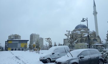 Başakşehir güne beyaz örtüyle uyandı