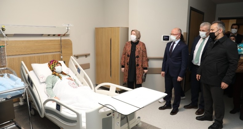 Başkan Aktaş’tan yılın son ve ilk bebeklerine ziyaret